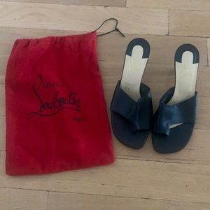 Never worn Christian louboutin low heel comes w duffel bag